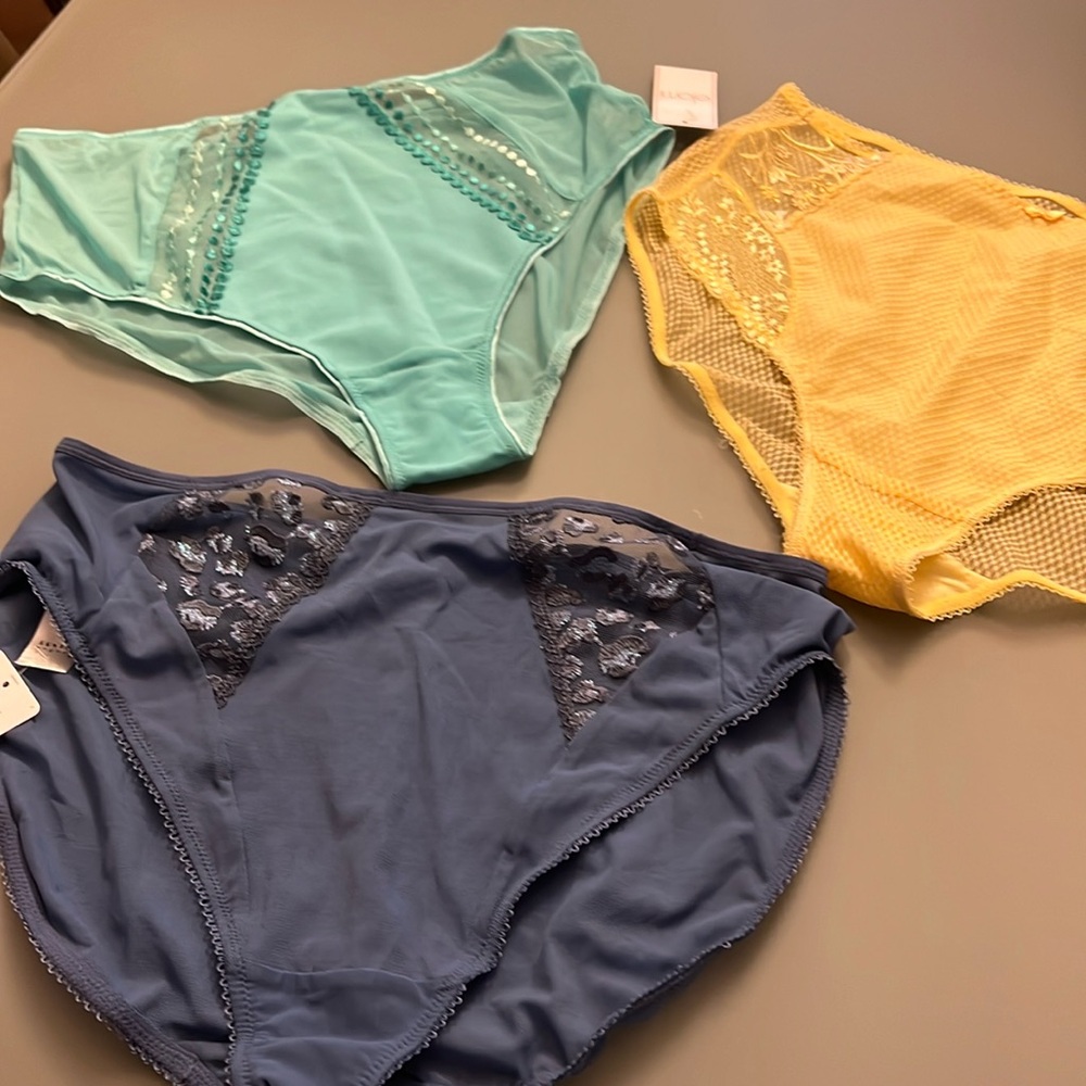 3 high waisted briefs